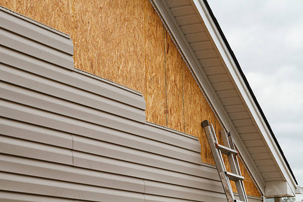 Professional Wood Siding technician working in Enon, VA
